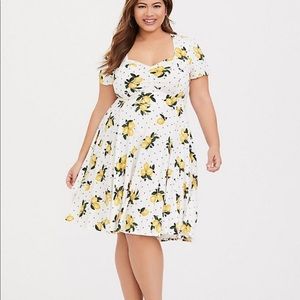 🏷Torrid White Lemon Dress